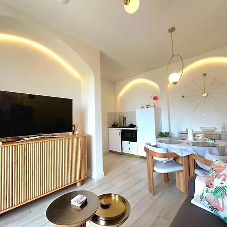 House Flamingo Апартаменты
