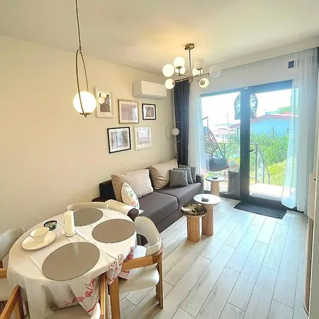 House Flamingo Apartment